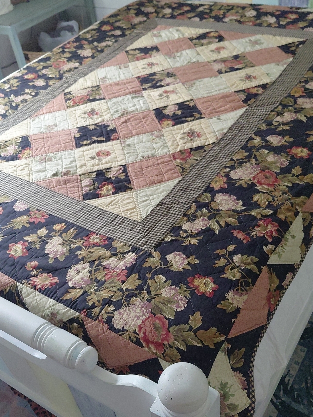 Beautiful Quilt Black Rust Peach 68x86"
